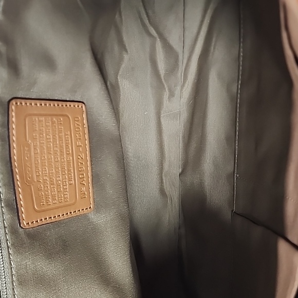 Coach VTG Hampton Signature satchel bag, yellow color - Picture 8 of 16